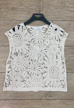 Tops sans manche en crochet à motifs