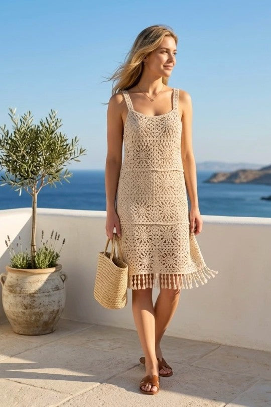 Robe beige en crochet à bretelle